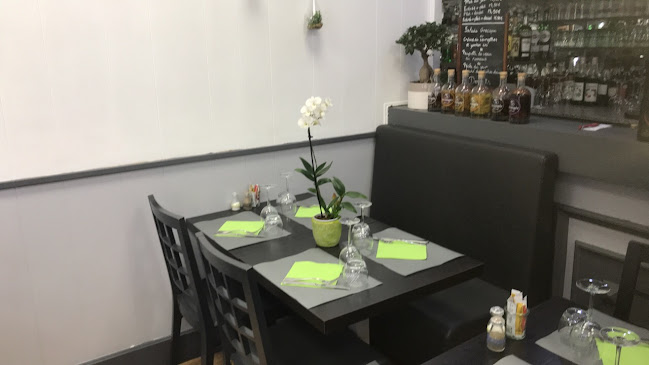 Opinii despre L'opportun în Vichy - Restauration