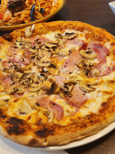 60 Rue Pierre Charron, 75008 Paris