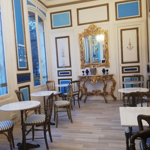 10000 Troyes, France