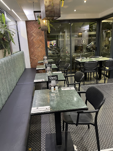 Opinii despre PB Poulet Braisé Argenteuil în Argenteuil - Restauration