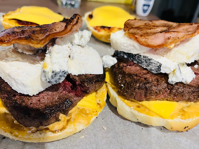 Comentarii opinii despre " Les Pieds sous la table "