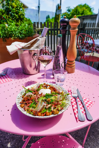 La place, 9 Rte du Port, 73370 Bourdeau