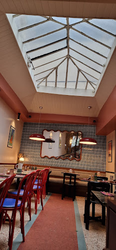 94 R. des Martyrs, 75018 Paris