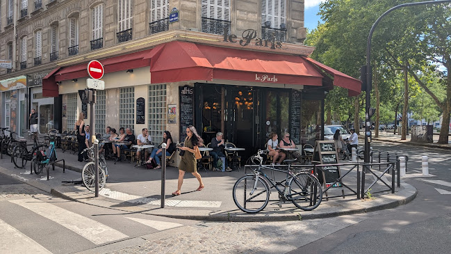 Le Paris Café