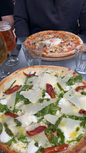 Opinii despre Jordan Tomas - Pizza Mamamia Lyon Gerland în Lyon - Restauration