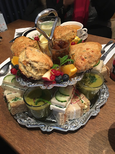 Comentarii opinii despre It's Five O'Clock Somewhere