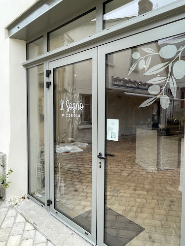 2 Pl. des Douves, 37230 Luynes