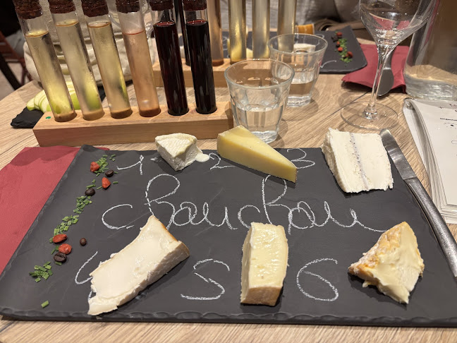 Opinii despre Les Petits Crus Bourges I Dégustation vins et fromages à Bourges în Bourges - Restauration