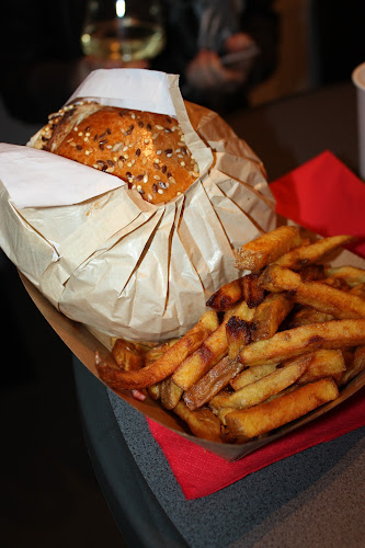 Comentarii opinii despre Smoke in Truck