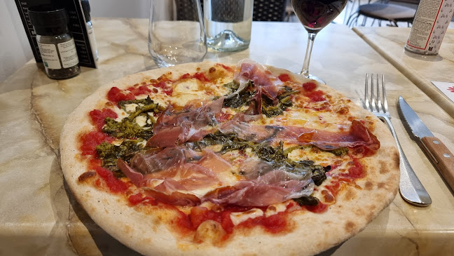 2 Pl. des Douves, 37230 Luynes