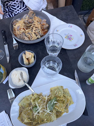 32 Av. des Îles d'Or, 83400 Hyères, France