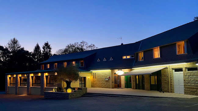 Opinii despre Roc Land Restaurant Hôtel Discothèque în Val-Couesnon - Restauration