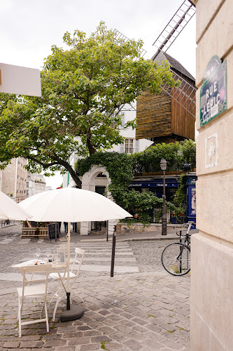 98 Rue Lepic, 75018 Paris