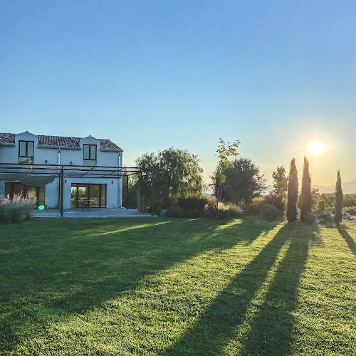Opinii despre Domaine de Cristia / Caveau et Chambres d’hôtes în Courthézon - Restauration
