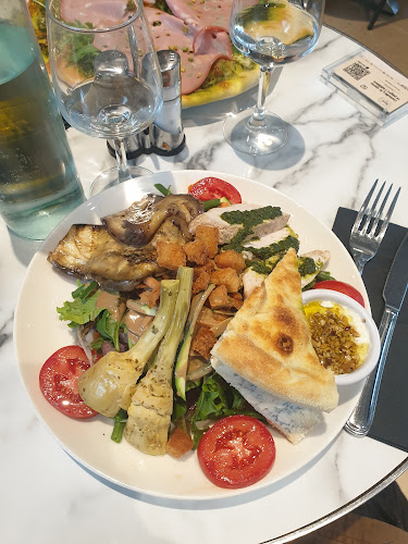 15 Parvis de la Defense, 92800 Puteaux, France