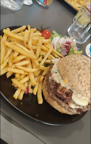 Opinii despre L'Espace Bar Restaurant în Vienne - Restauration