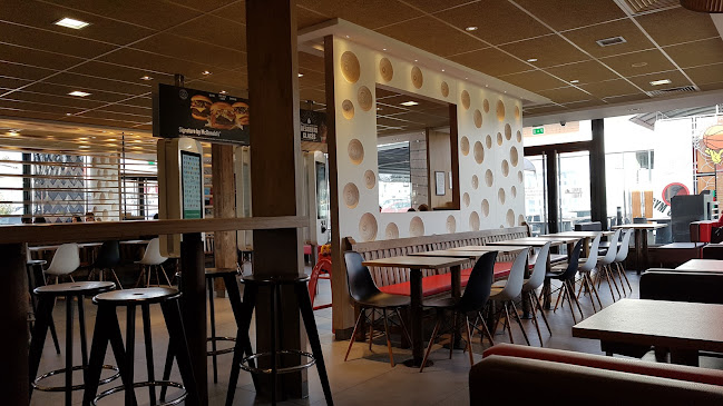 1, Espace La Vague Saint Hubert proche Centre Commercial Carrefour, 38080 L'Isle-d'Abeau, France