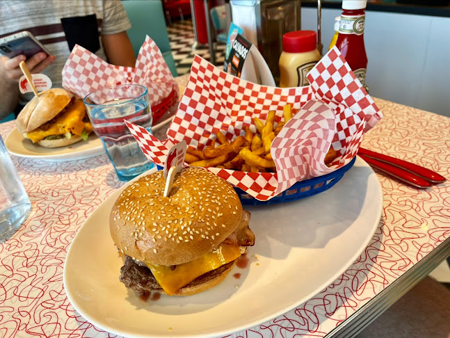 Opinii despre Holly's Diner în La Chapelle-Saint-Luc - Restauration