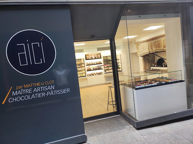 Aici/Par Matthieu Clot