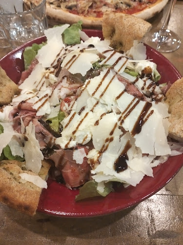 Jordan Tomas - Pizza Mamamia Lyon Gerland - Restauration