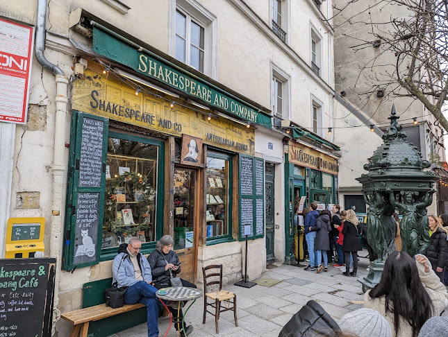 Comentarii opinii despre Shakespeare and Company Café