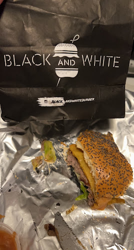 Comentarii opinii despre Black & White Burger Pau