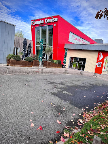 Zone Commerciale Auchan, Rue de Beaumont, 62950 Noyelles-Godault, France