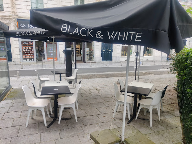 Black & White Burger Pau - Pau