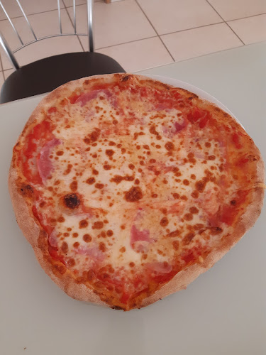 Pizza ô feu de bois et distributeur 24h/24 - Seysses