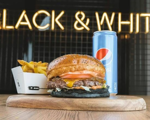 Black & White Burger Pau