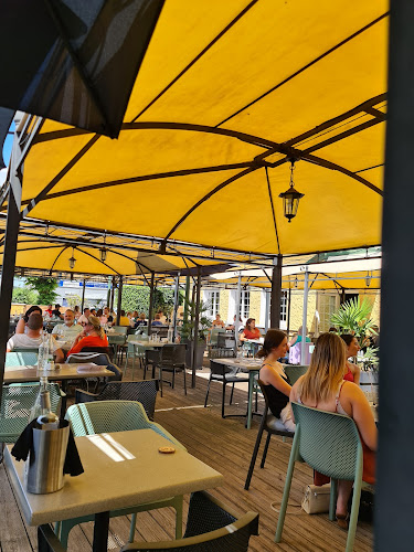 2925 D933, 01480 Fareins, France