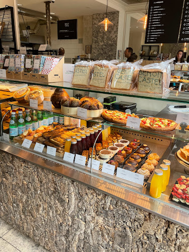 72 Rue Jean-Pierre Timbaud, 75011 Paris, France