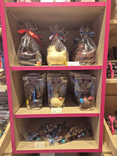 Opinii despre de Neuville – Chocolat français în Lorient - Restauration