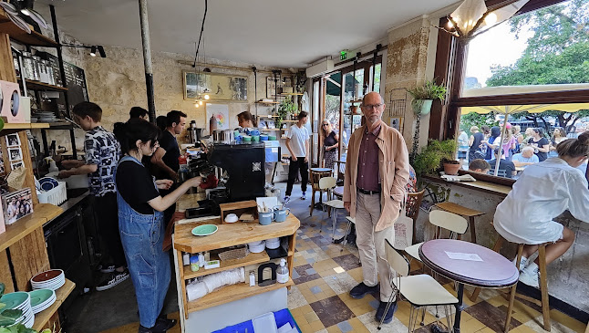 Shakespeare and Company Café