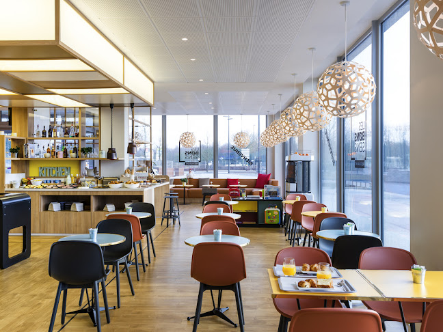 Pl. Georges Besse, 78280 Guyancourt