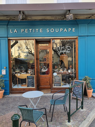 16 Pl. des Clercs, 26200 Montélimar, France