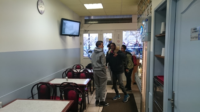 Centre commercial de Mail, 9 Av. du Général de Gaulle, 78140 Vélizy-Villacoublay