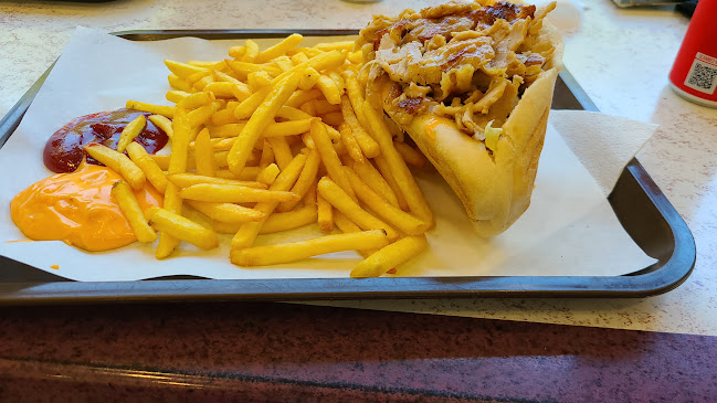 1 Av. du Général Leclerc, 78120 Rambouillet