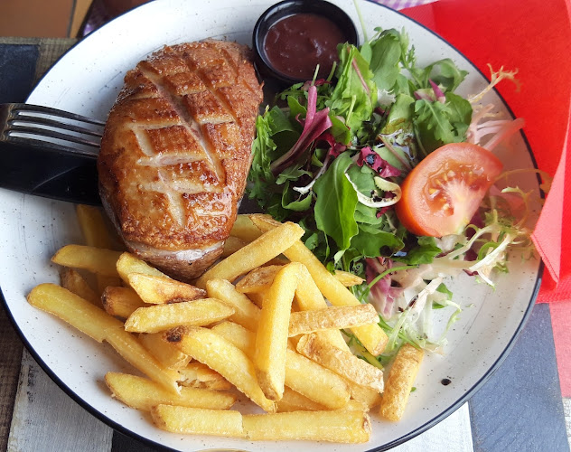 2 Pl. du Général de Gaulle, 06530 Spéracèdes