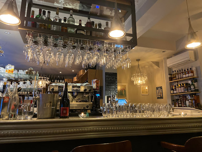 Le tablier rouge - Paris