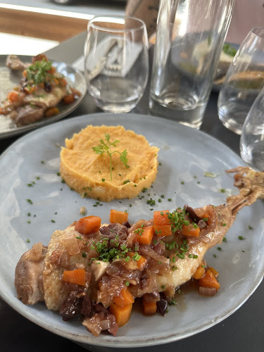 Le tablier rouge - Paris