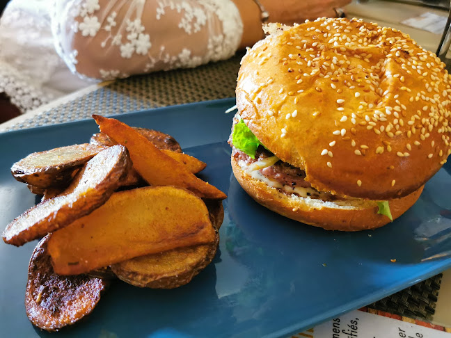 6 Pl. de la Halle, 32430 Cologne