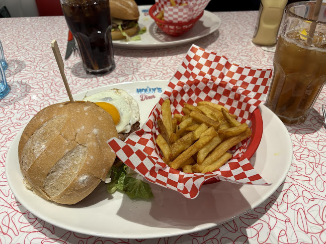 Holly's Diner