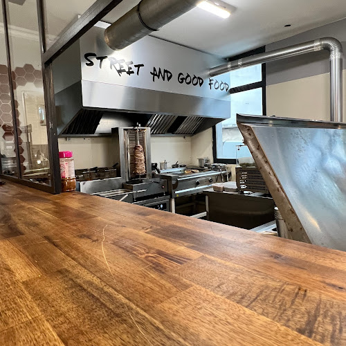 a coté du tabac, 106 Boulevard Jean Moulin Proche du tabac de puget sur argens Et sortie autoroute A37, RN 7, 83480 Puget-sur-Argens