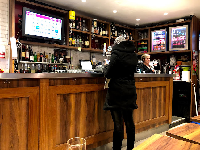 A La Claire Fontaine