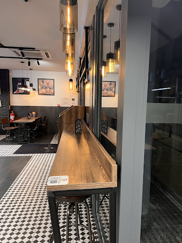 30 Rue Samonzet, 64000 Pau