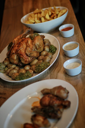 à l'intérieur de la cour, 13, 15 Av. de la Société des Nations à gauche, 77144 Montévrain