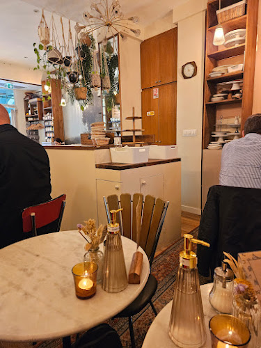 9 Rue Joseph de Maistre, 75018 Paris