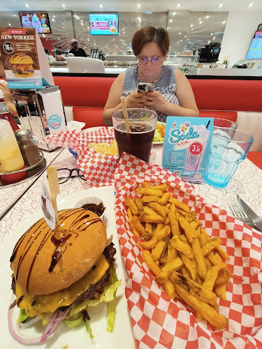 Holly's Diner - La Chapelle-Saint-Luc