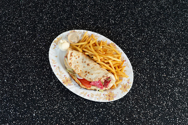 235 Rue de Gand, 59200 Tourcoing, France